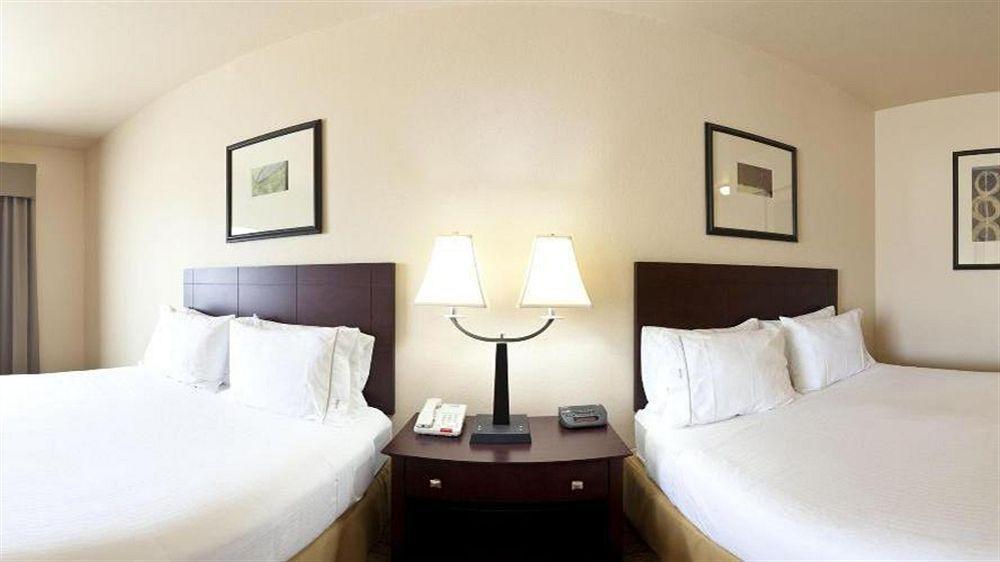 Holiday Inn Express Hotel & Suites Marshall By Ihg Εξωτερικό φωτογραφία