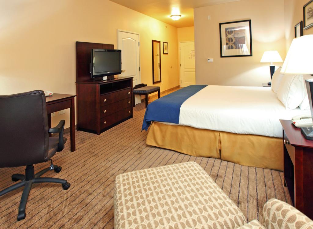 Holiday Inn Express Hotel & Suites Marshall By Ihg Δωμάτιο φωτογραφία