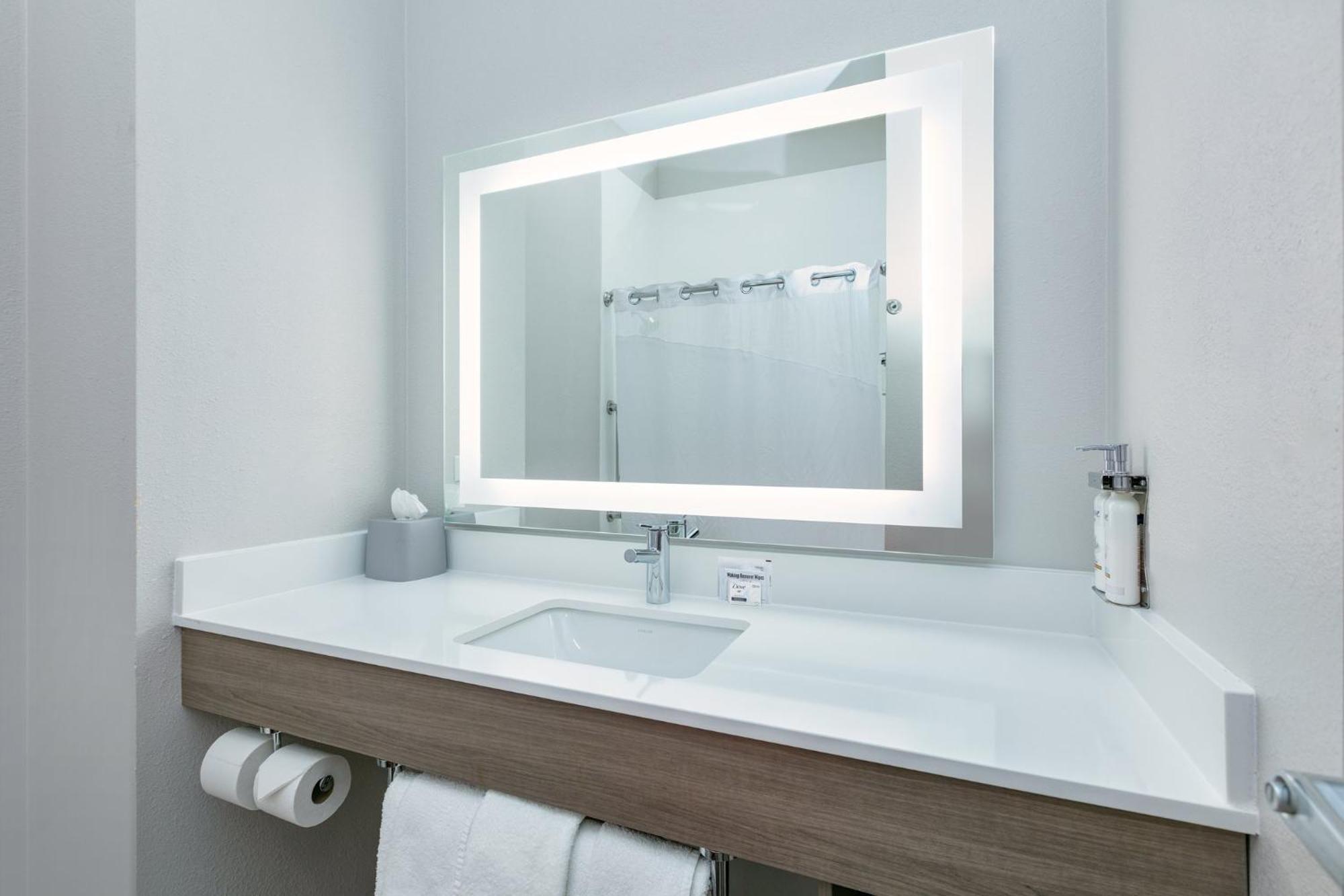 Holiday Inn Express Hotel & Suites Marshall By Ihg Εξωτερικό φωτογραφία