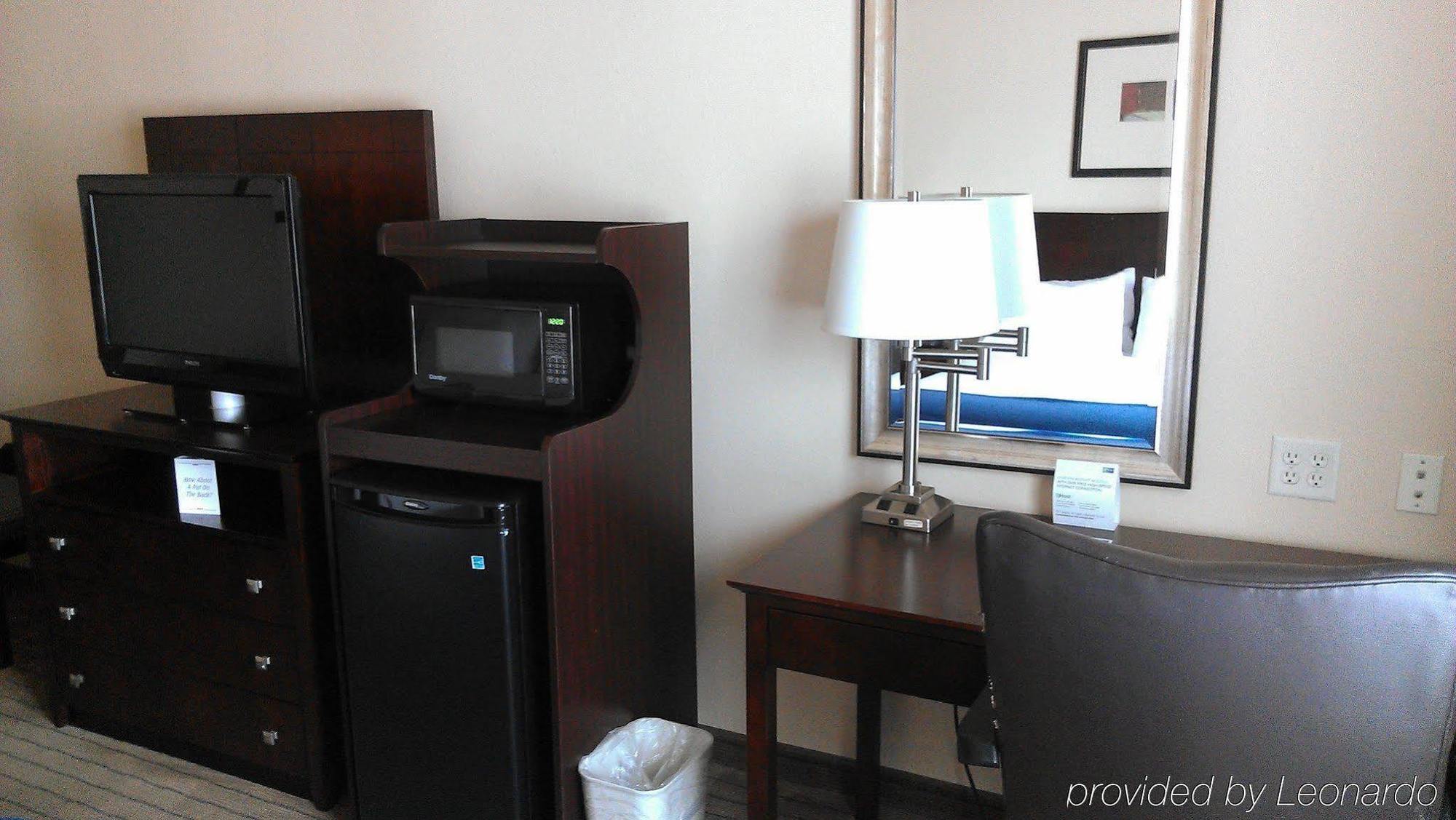 Holiday Inn Express Hotel & Suites Marshall By Ihg Εξωτερικό φωτογραφία